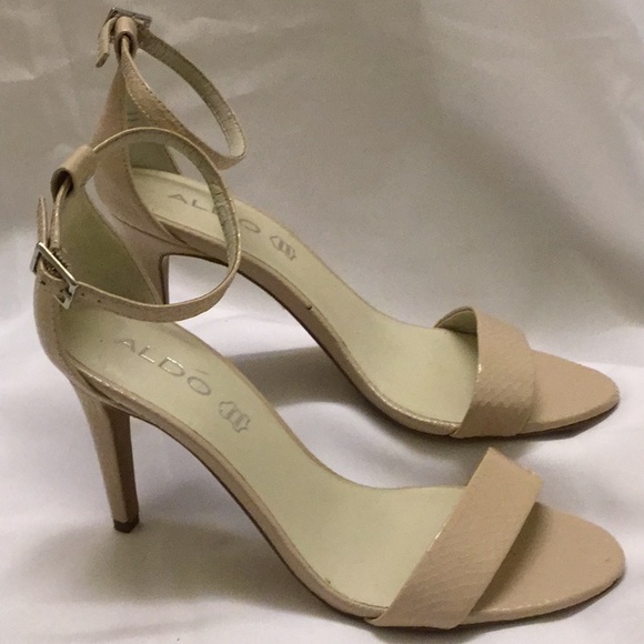 Never worn Aldo textured leather Sandal.  Size 8 - Picture 4 of 5